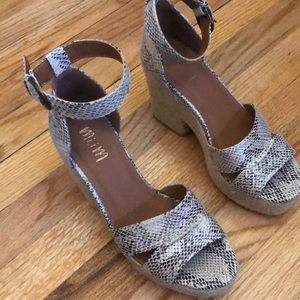 Snake skin platforms